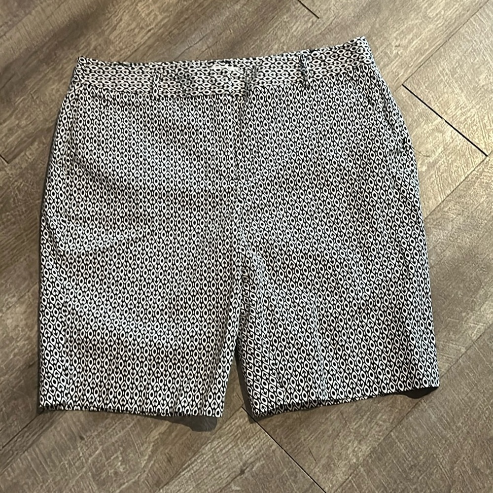 Dana‎ Buchman Bermuda Shorts Womens 10 Black & White Geometric